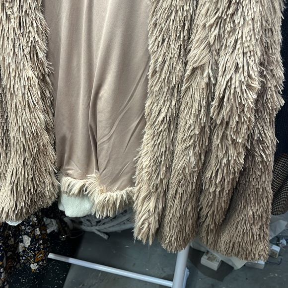 Love Tree size large shaggy crop jacket - Picture 4 of 4